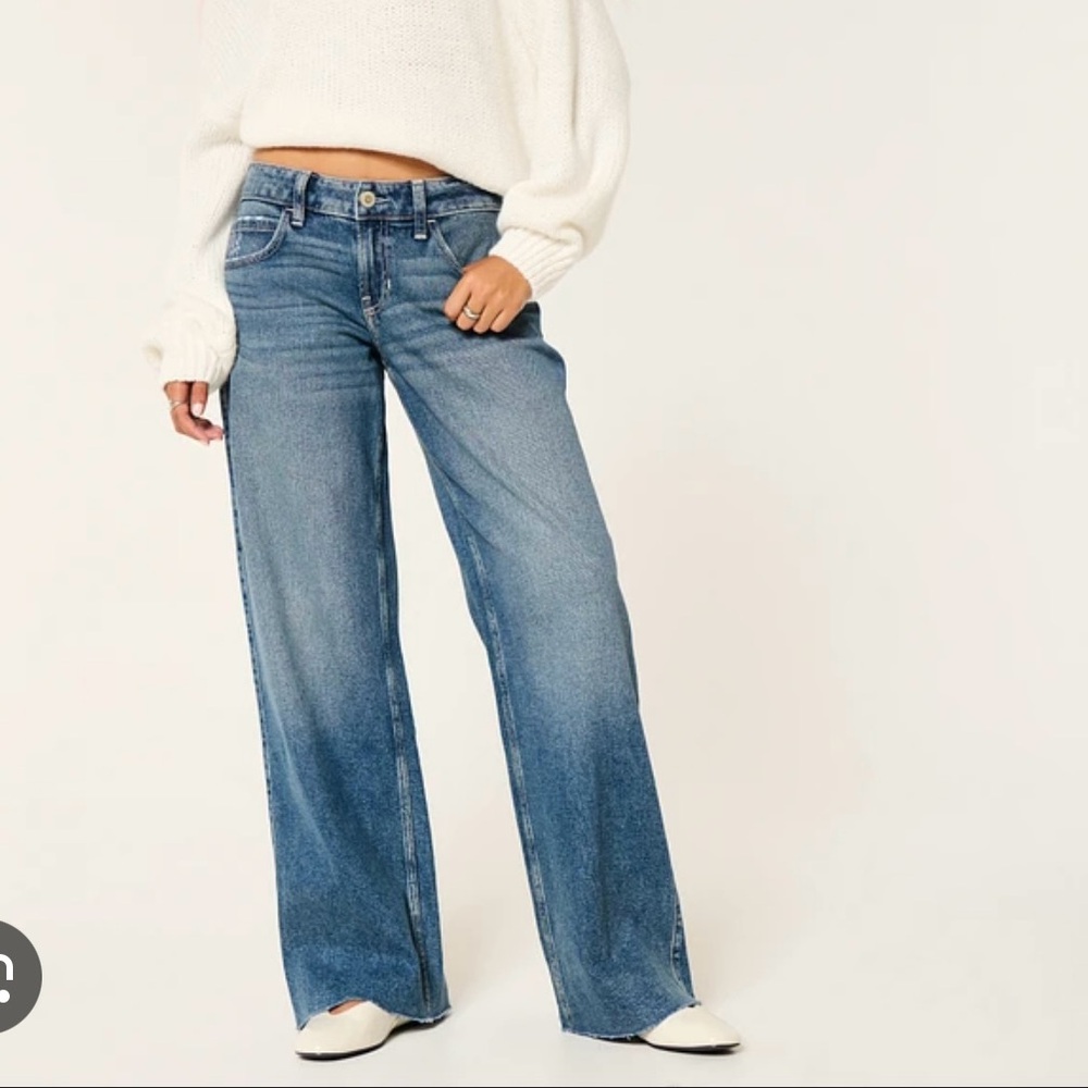 Hollister Low-Rise Medium Wash Baggy Jeans